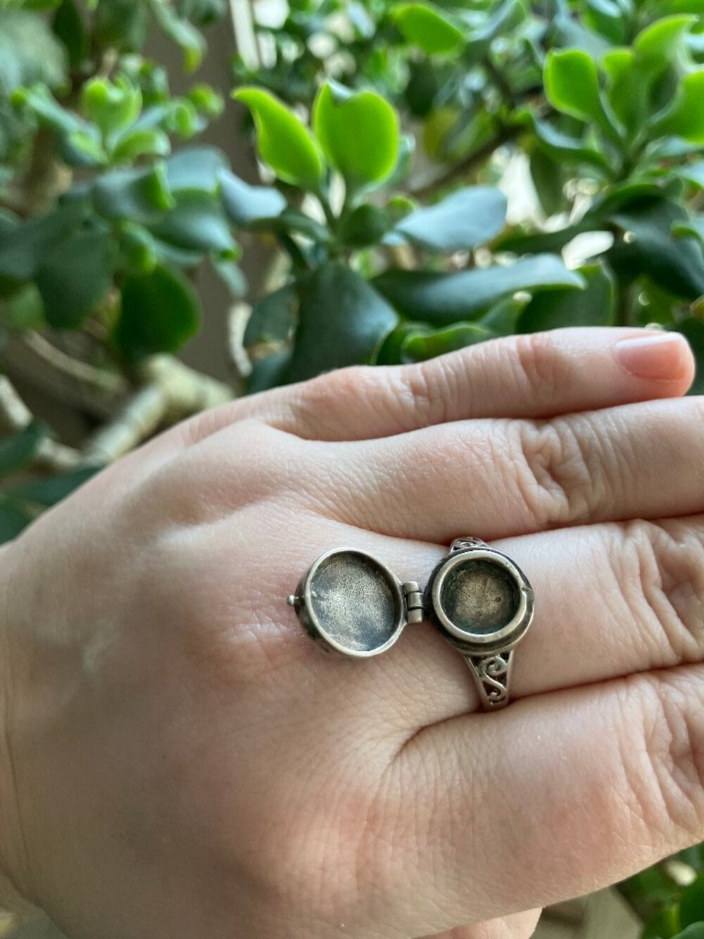Yin Yang Silver Pillbox Poison Ring Enamel Inlay Vintage 90s 925 Sterling - Picture 2 of 10